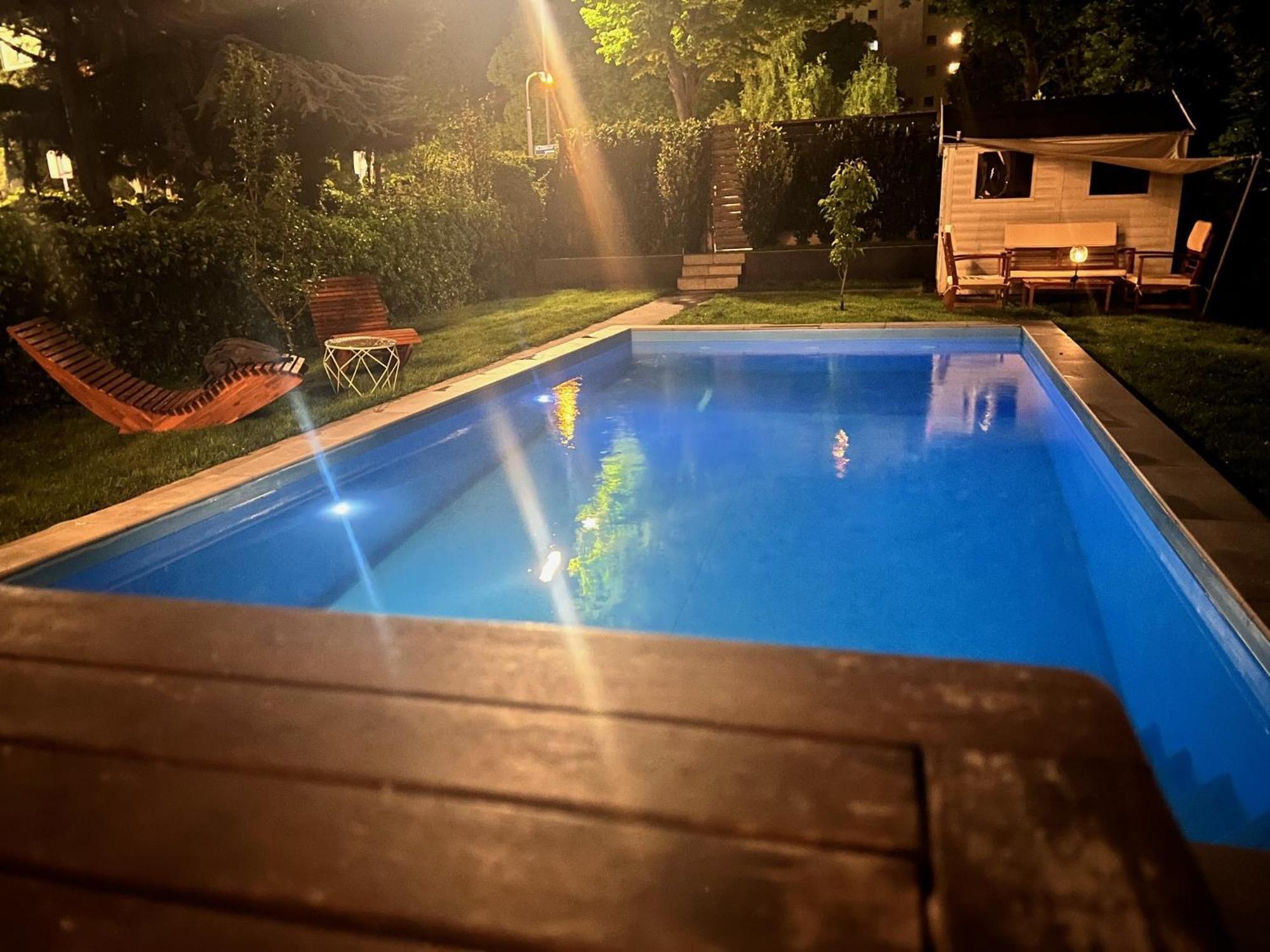Jaeger Mit Pool In * Viena