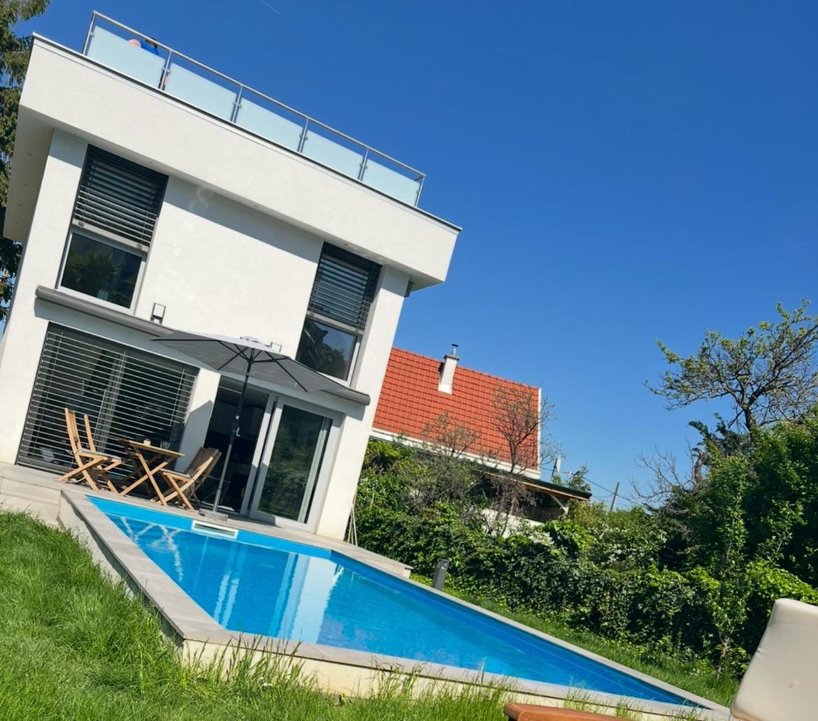Vilă Jaeger Mit Pool In *